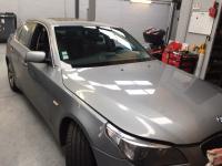 Remplacement d'un pare brise sur une BMW e60