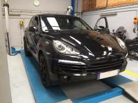 Dépose de film teintées sur une Porsche cayenne